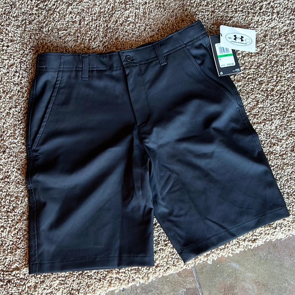 NWT Boys Under Armour golf shorts - Black - Large
